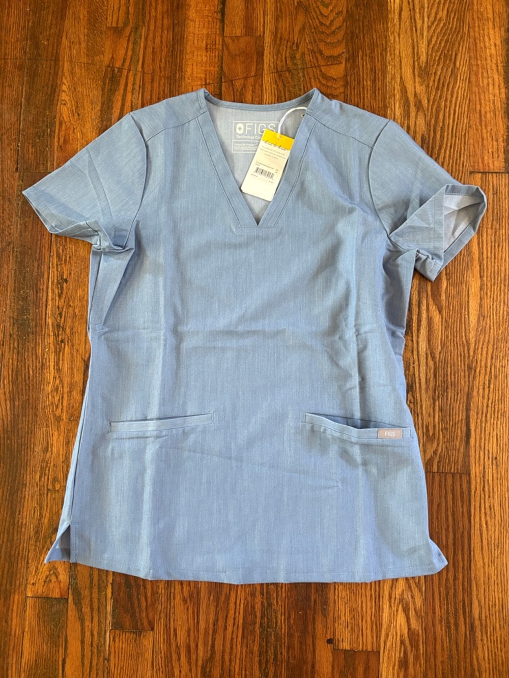 🎉NWT! Figs Light Blue V-Neck Medical Scrub Casma Three Pocket Top!
